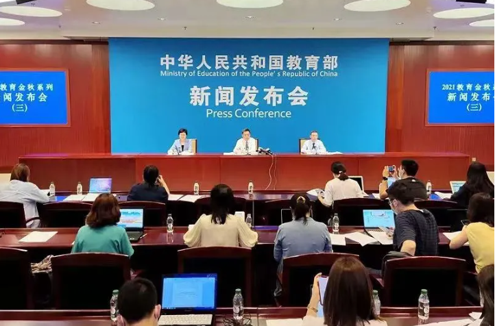 教育部明確:嚴(yán)禁給家長布置作業(yè)!不得設(shè)置重點(diǎn)班!課后服務(wù)時間不得講新課!